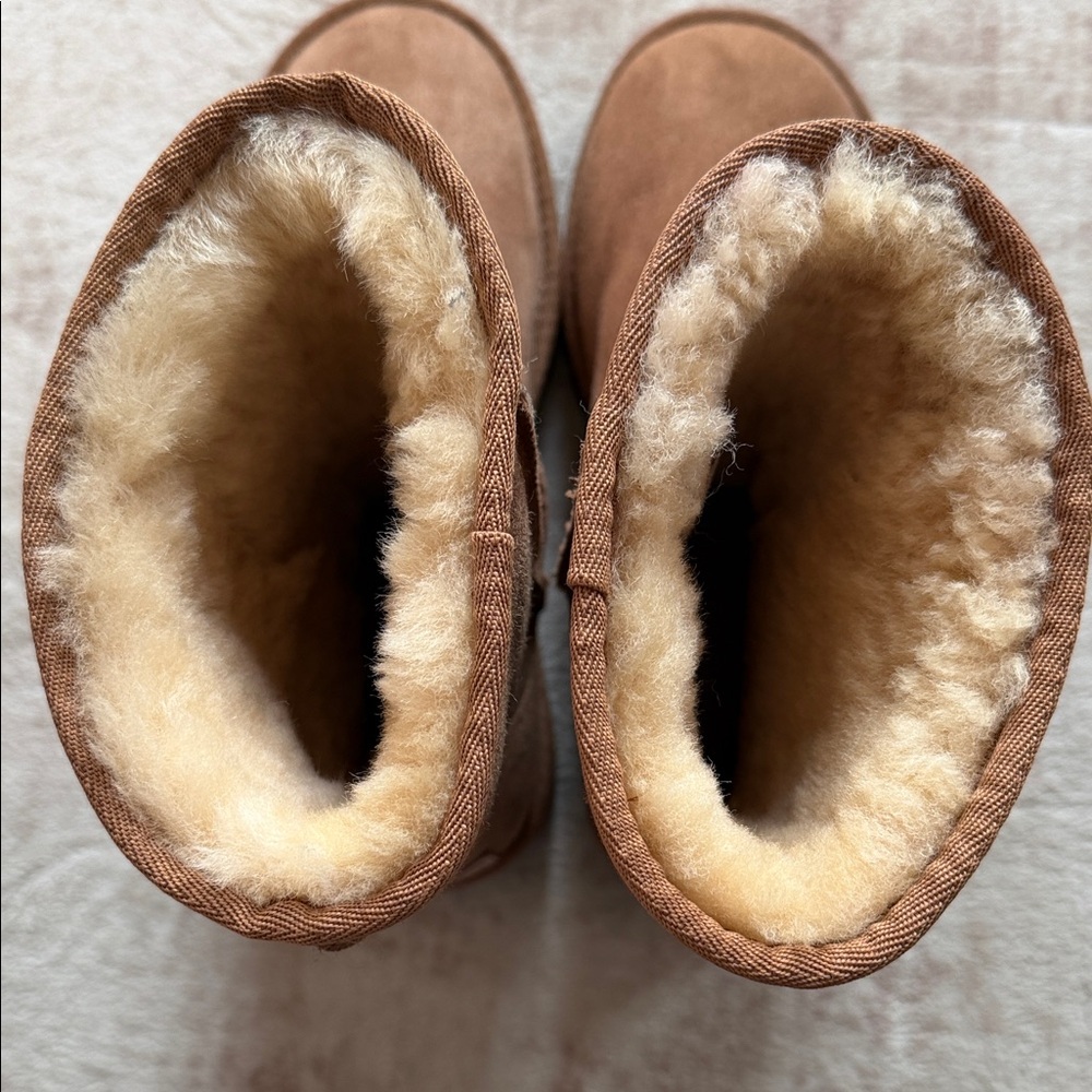 UGG Women's Classic Short II Boots Size 8 - Picture 9 of 9